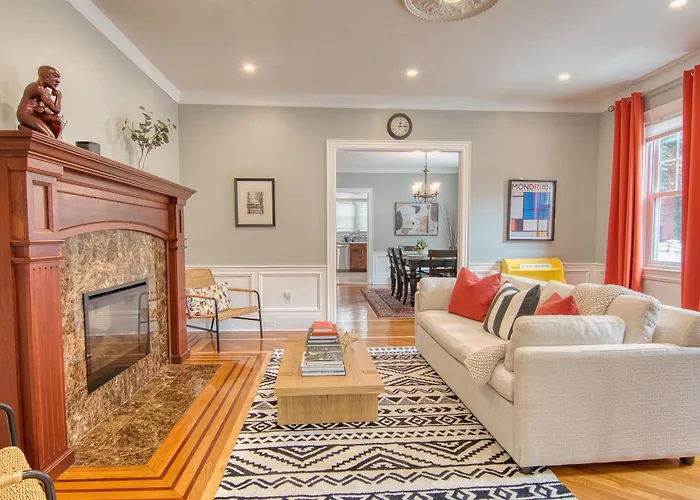 4 Bedroom, 2 Bath, King Beds, Outdoor Space, Grill, Free Parking, Nice Area
