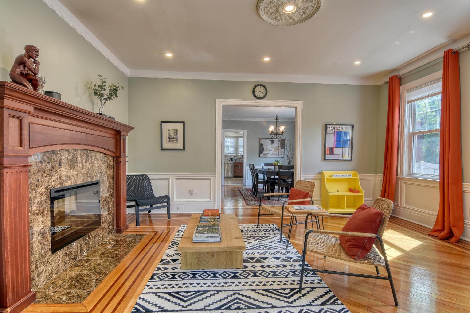 4 Bedroom, 2 Bath, King Beds, Outdoor Space, Grill, Free Parking, Nice Area
