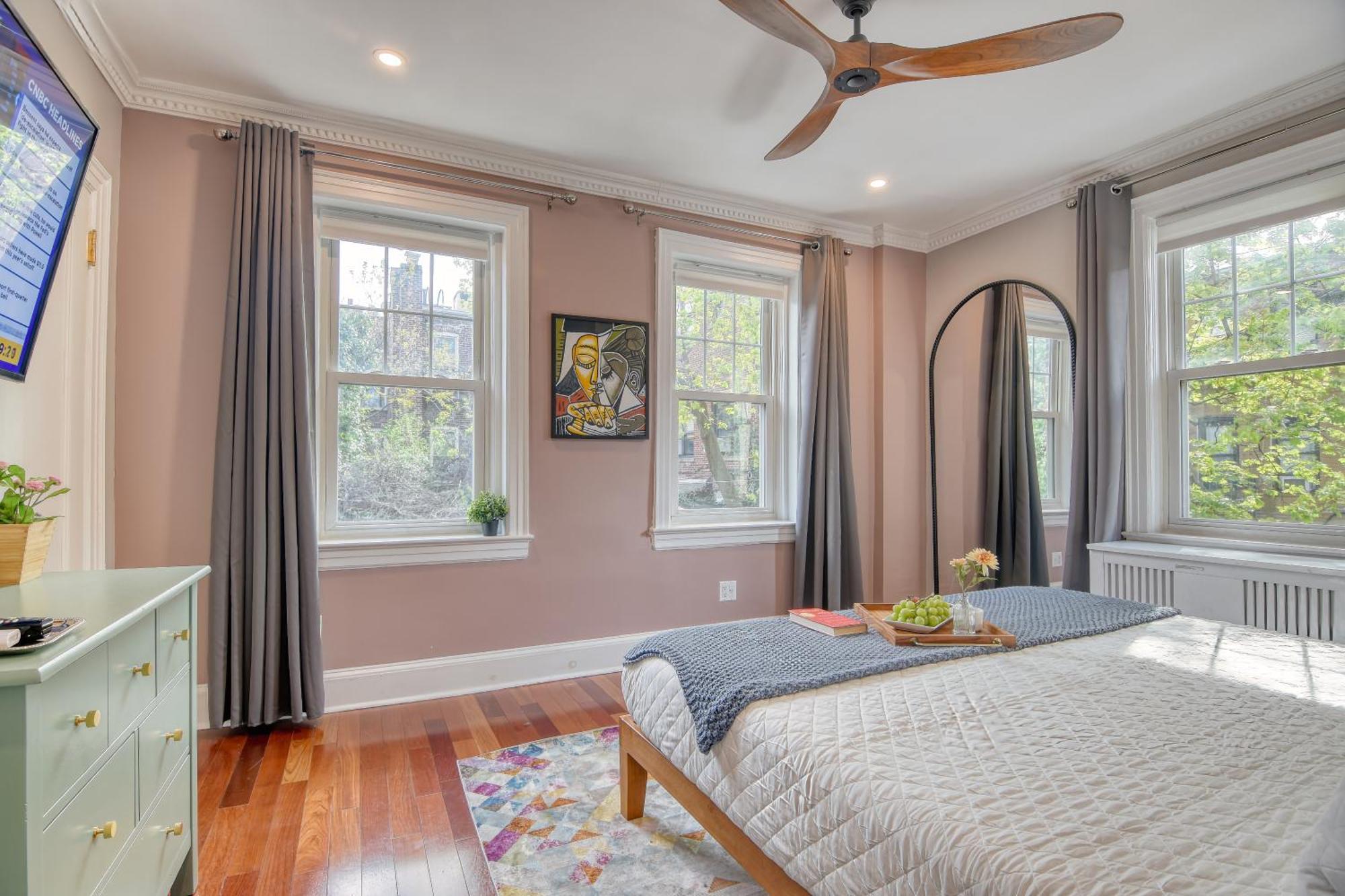 4 Bedroom, 2 Bath, King Beds, Outdoor Space, Grill, Free Parking, Nice Area * Nova York